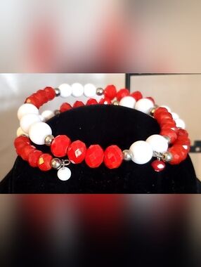 Red and White Multi-Faceted And Faceted Beaded Memory Coil Bracelet -